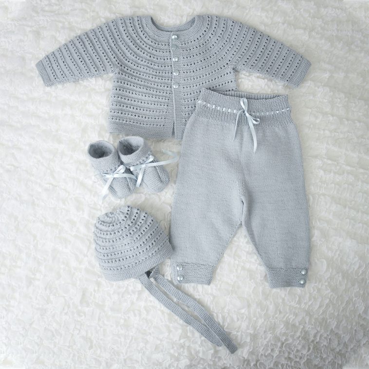 Theo & Thea hentesett til baby gratis strikkeoppskrift