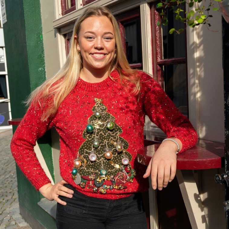 gratis strikkeoppskrift ugly christmas sweater stygg julegenser