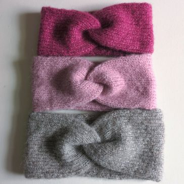 strikkeoppskrift på pannebånd med twist