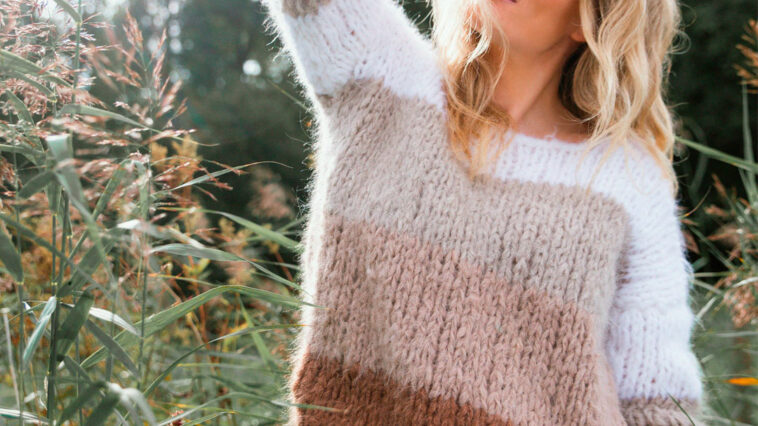 gratis strikkeoppskrift på kari genser med fire striper, designet av camilla pihl