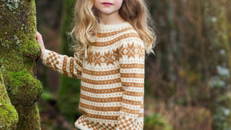 gratis strikkeoppskrift fana genser med rundfelling til jente / barn